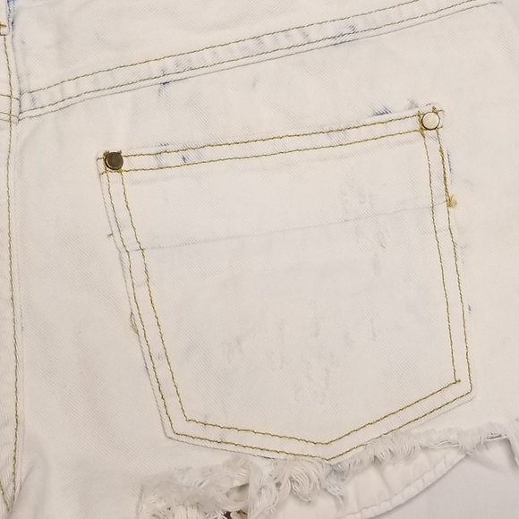 Free People Bleached Denim Distressed Fringe Jean Shorts Size W 27 - Picture 4 of 5